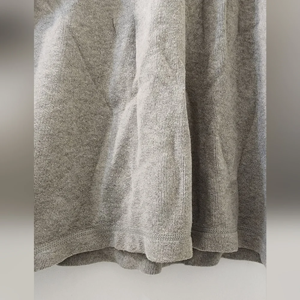 Men's Gray V-Neck Sweater‎